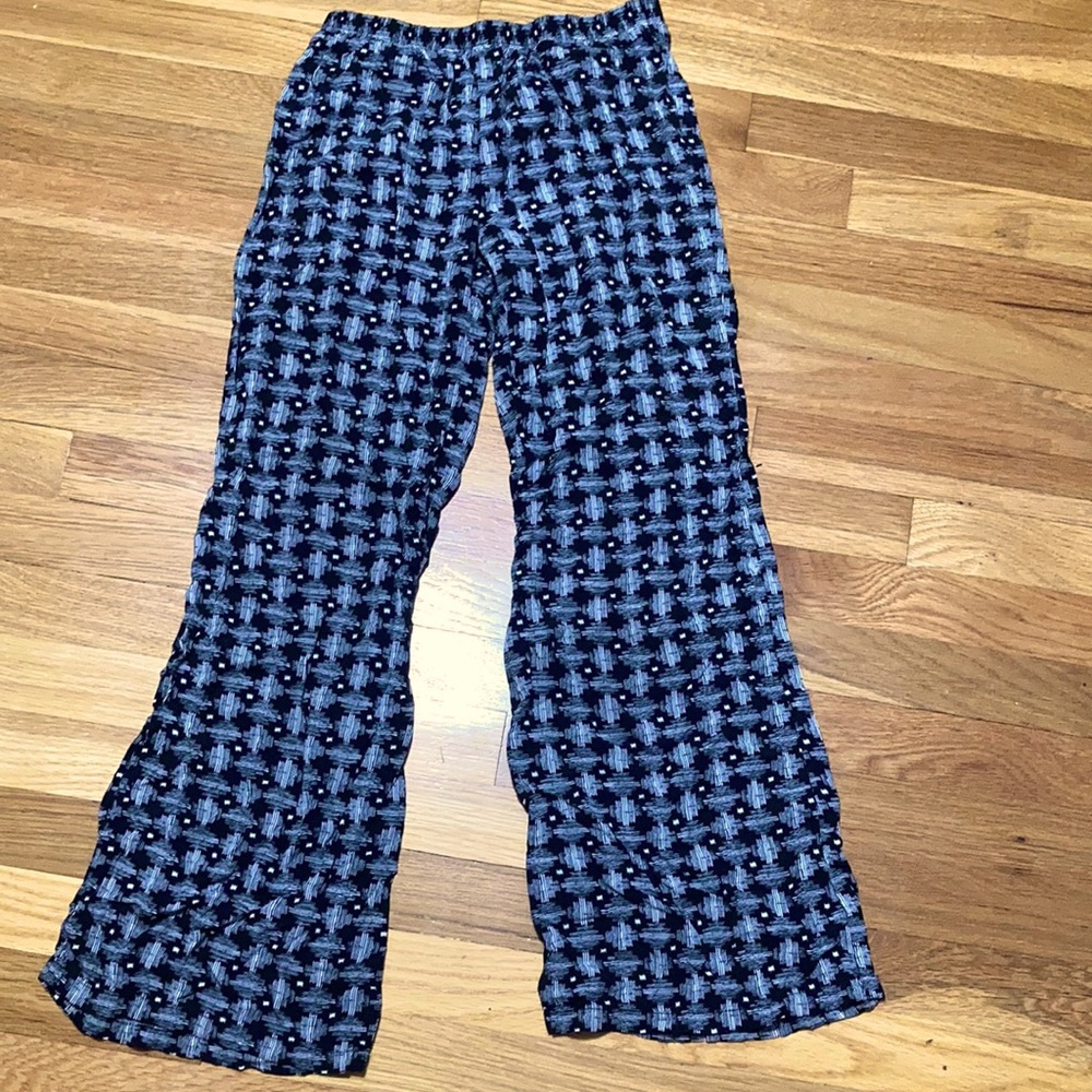 Hippie flowing pants, black and white